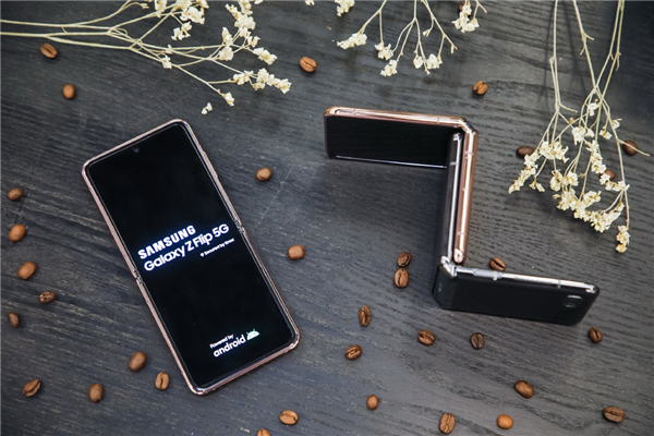 三星Galaxy Z Flip 5G:高完成度的折叠屏手机,还有骁龙865+/5G