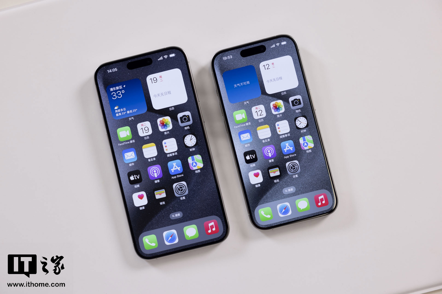 ▲ 左侧为 iPhone 15 Pro Max，右侧为 iPhone 15 Pro